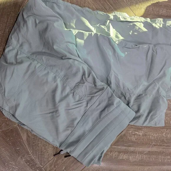 Lululemon Seafoam Green Dance Studio Pant Sz 10 - Picture 2 of 2